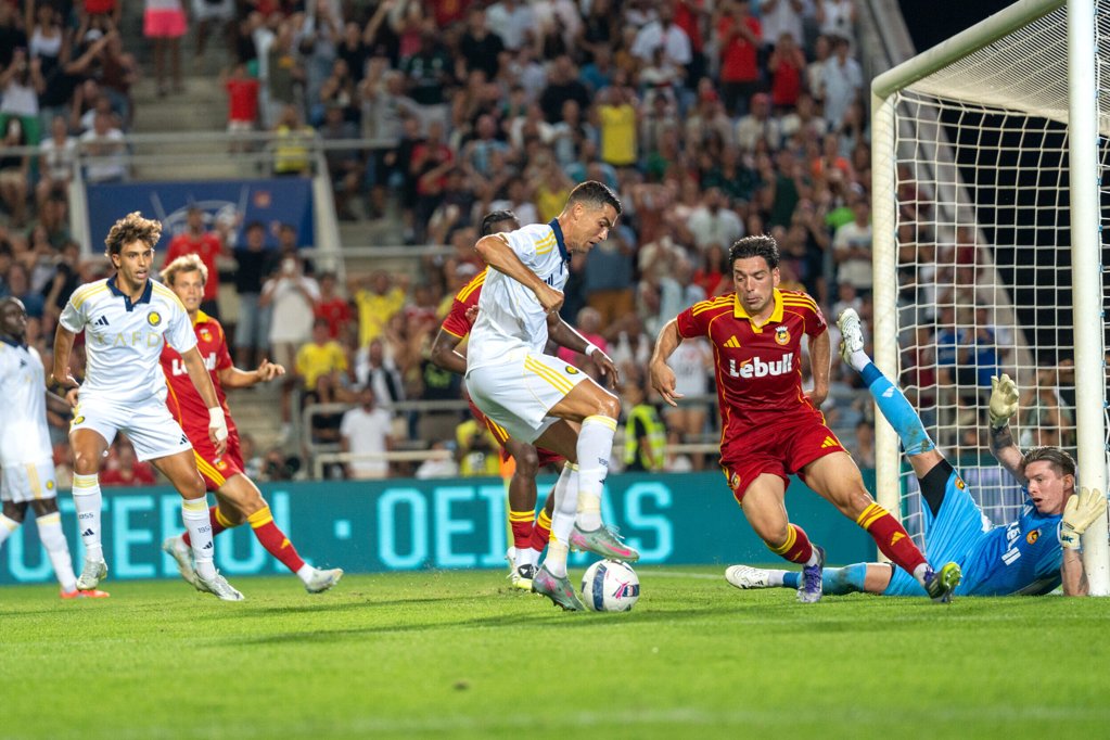 Ronaldo marca "hat-trick" em goleada do Al Nassr sobre o Rio Ave no Algarve