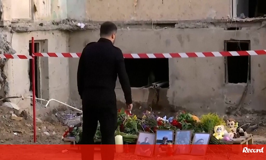 Ataque Massivo a Kiev Coincide com Sinais de Abertura da Rússia para Negociações