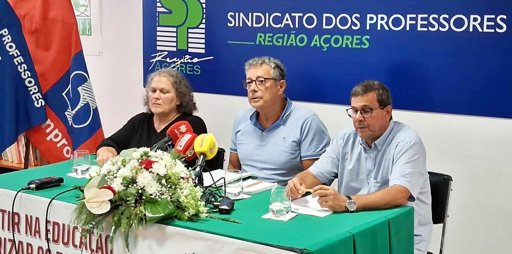 Professores dos Açores Reivindicam Melhores Condições e Soluções para a Falta de Docentes