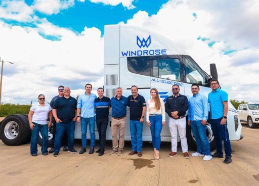 Anuncian 'Ruta Verde' de transporte de carga entre Texas y Nuevo León para impulsar la electromovilidad