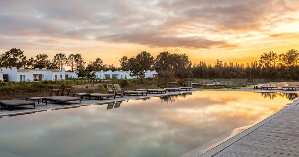 Imobiliário de Luxo Expande-se para o Algarve e Alentejo, Criando Novos Polos de Exclusividade