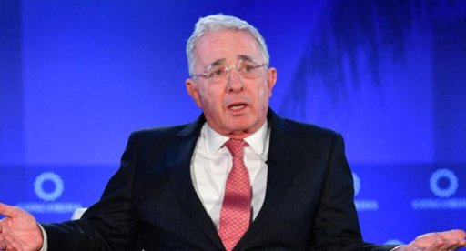 El Rol de Álvaro Uribe como Voz Central de la Oposición