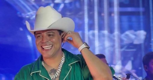 Un fan paga 800 mil pesos para que Grupo Firme cante un corrido prohibido