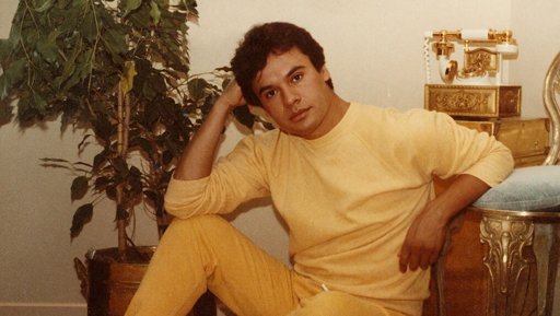 La serie documental de Juan Gabriel en Netflix se convierte en un éxito global