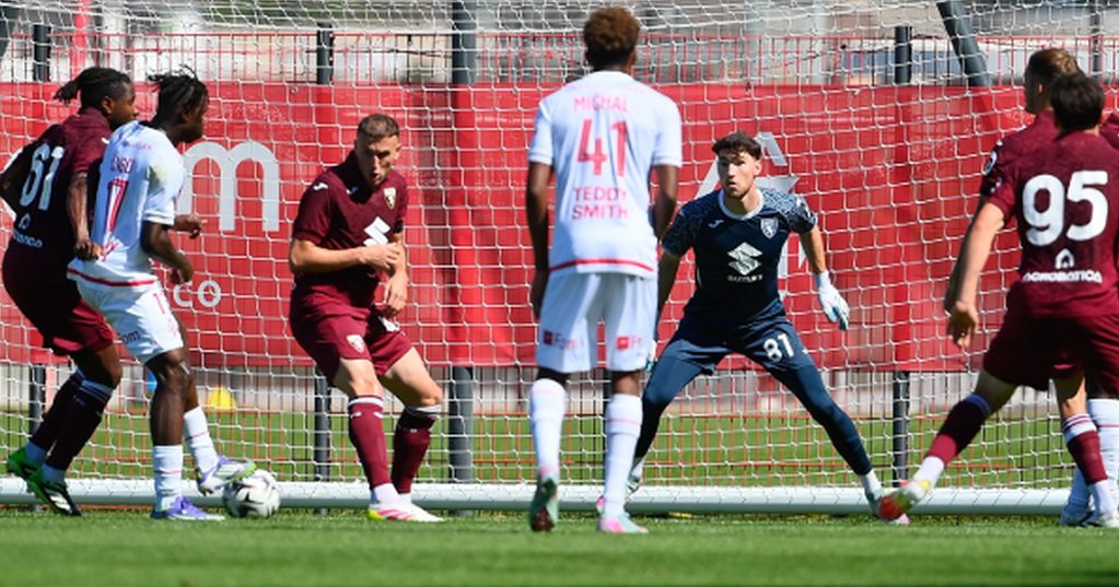 Estreia de Franco Israel no Torino Marcada por Lesão