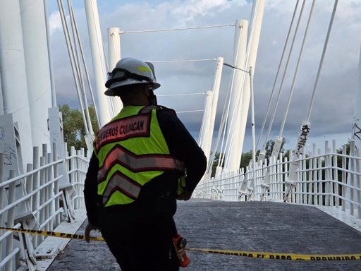 Hallan cuerpo de una joven suspendido de un puente en Culiacán
