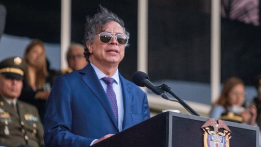 Petro evoca su pasado guerrillero y advierte que “tomará de nuevo las armas”