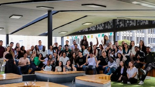 Entidades públicas de Antioquia abren convocatorias de prácticas para impulsar el empleo juvenil