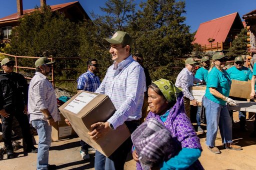 Llevan abrigo y esperanza a la Sierra Tarahumara en jornada de apoyo a familias rarámuri