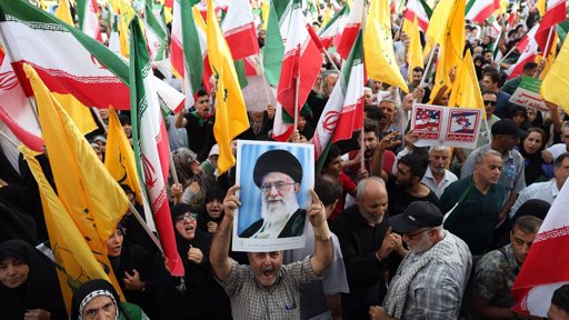 Irão Desafia Ocidente com Ameaças Nucleares e Reforça Influência Regional