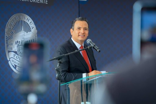 Policías de Ciudad Juárez reparten más de 4,500 juguetes en caravana de Reyes Magos