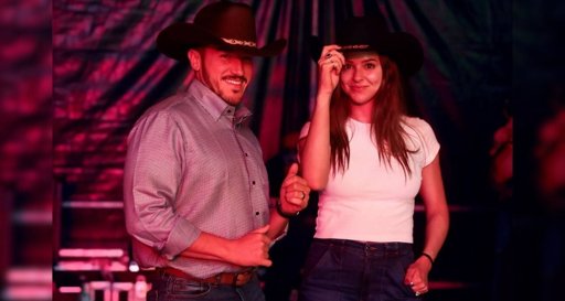 Samuel García y Mariana Rodríguez bailan “Ay, papacito” en concierto de Alicia Villarreal