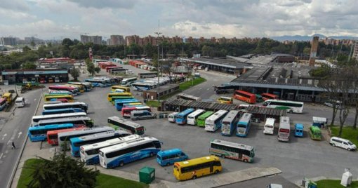 Pasajero sale expulsado por la ventana de un bus en la Terminal de Transportes de Bogotá