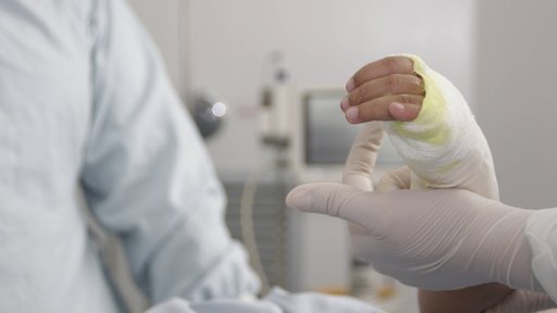 Uso de pólvora deja más de 1.600 lesionados y agudiza crisis de salud pública