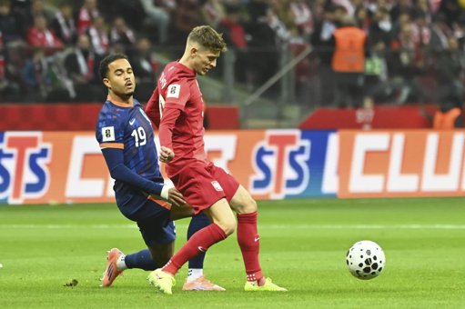 Mercato : Le Stade Rennais en pole position pour Sebastian Szymański malgré l'intérêt du RC Lens