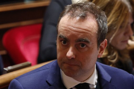 Le budget de la Sécu adopté de justesse, une victoire politique majeure pour Sébastien Lecornu