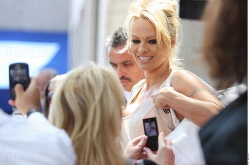 Pedro Almodóvar ficha a Pamela Anderson para su nueva película ‘Queen of the Falls’