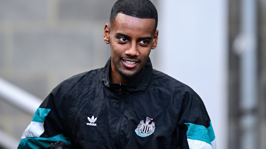 Alexander Isak Força Saída do Newcastle com Liverpool Atento