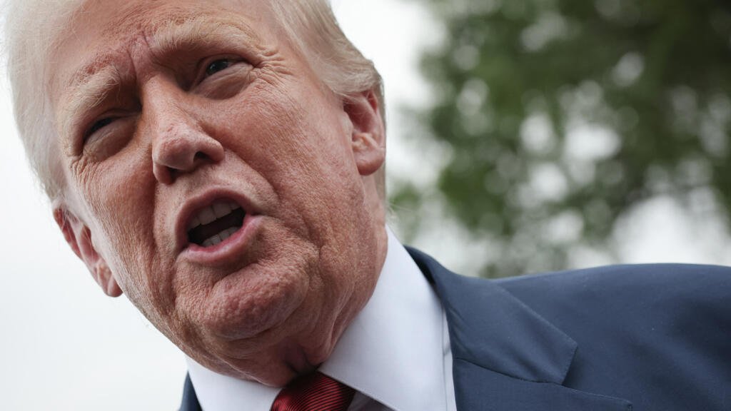 Trump despide a jefa de estadísticas laborales y genera crisis de confianza en mercados