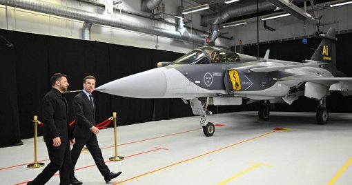 L'Ukraine signe un accord avec la Suède pour l'achat d'avions de chasse Gripen