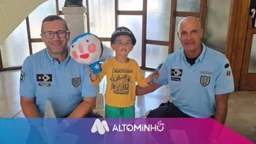Menino de três anos oferece "obra de arte" à PSP de Viana do Castelo em agradecimento