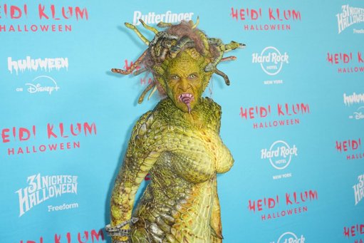 Heidi Klum vuelve a dominar Halloween con su viral disfraz de Medusa