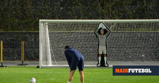 Desafio Inédito: Ronaldo Enfrenta Guarda-Redes Robótico