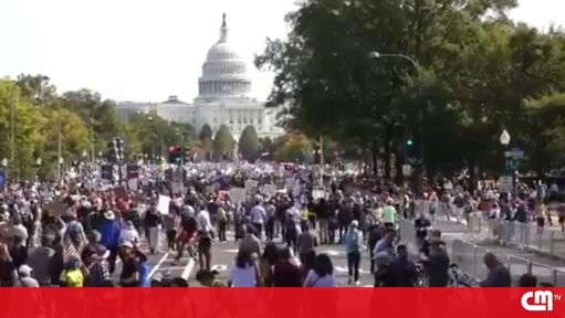 Milhões Manifestam-se nos EUA e na Europa Contra a Administração Trump