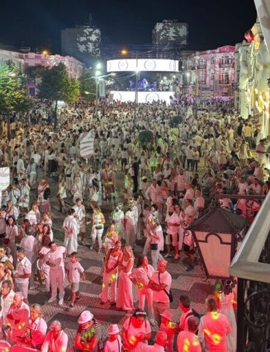 Noite Branca de Loulé encerra verão algarvio com sucesso e multidão nas ruas
