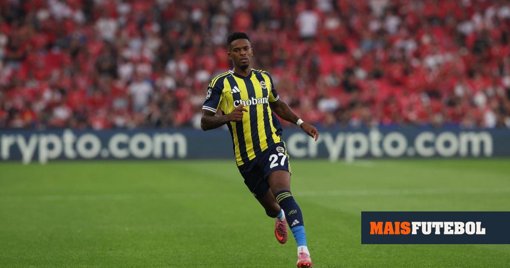 Nélson Semedo lesiona-se na virilha durante regresso ao Estádio da Luz