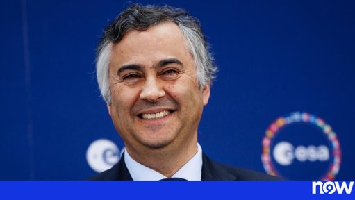 Gestão de Recursos Humanos na Educação: Entre a Carência de Professores e a Reorganização de Quadros