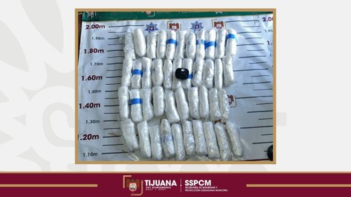 Ciudadano descubre más de 19 kilos de cristal ocultos en la cajuela de su vehículo en Tijuana