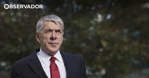 José Sócrates queixa-se de "espetáculo degradante" por ter advogado que não escolheu