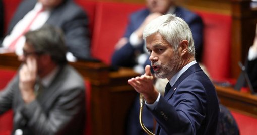 Laurent Wauquiez dépose une proposition de loi pour interdire le voile aux mineures