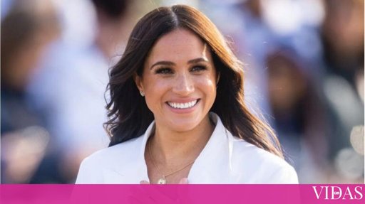 Harry e Meghan Partilham Raro Retrato de Família no Postal de Natal