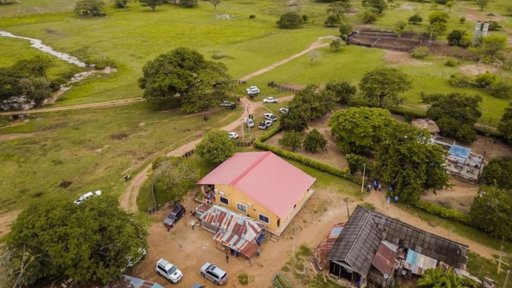 Víctimas del conflicto reciben tierras y restos de sus seres queridos en un avance de la reparación