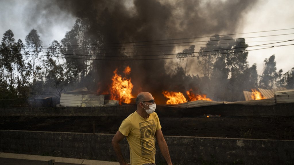 Incêndio em Seia obriga à evacuação de aldeias e cancelamento das Festas do Concelho
