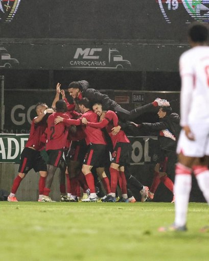 Vitória tardia do Penafiel sobre a União de Leiria trava ambições leirienses