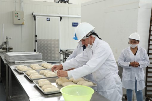 La controversia 'Luisa Postres': una oferta laboral enciende el debate sobre la explotación