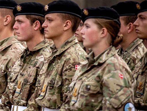 Dinamarca Incorpora Mujeres al Servicio Militar en Respuesta a la Amenaza Rusa