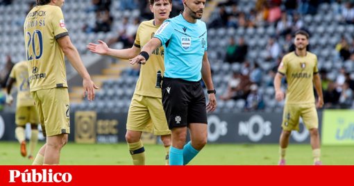 Árbitros do futebol profissional em protesto contra clima de tensão