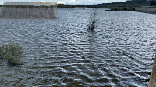 Níveis de água nas barragens diminuem e agricultores do Alentejo alertam para incerteza climática