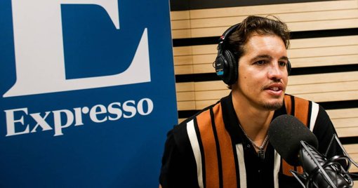 Expresso lança primeiro podcast em inglês com o comediante André de Freitas