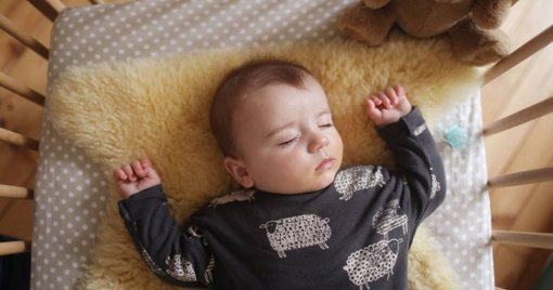 Técnica para adormecer bebés em 12 segundos torna-se viral e na nova "obsessão" dos pais