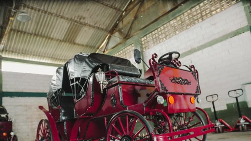Cartagena reemplaza coches de caballos por flota eléctrica en medio de protestas