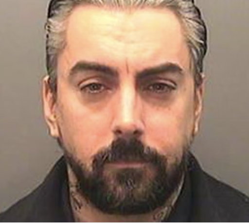 Ex-vocalista dos Lostprophets, Ian Watkins, morre na prisão