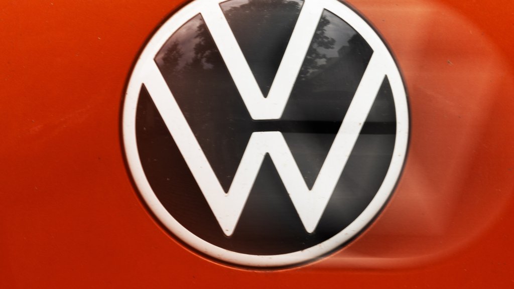 Lucros do Grupo Volkswagen Recuam 36,6% Devido ao Impacto de Tarifas