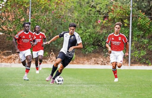 Farense protagoniza reviravolta histórica e vence Benfica B por 4-3