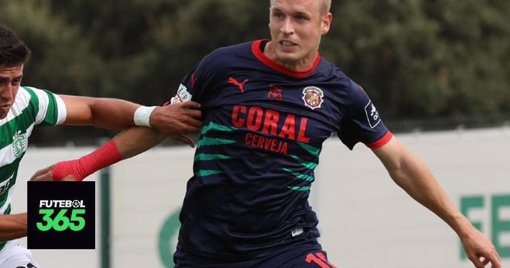 Marítimo vence Sporting B em jogo polémico e ascende ao segundo lugar