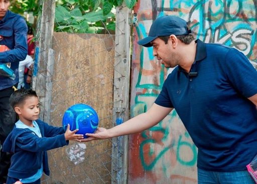 Colectas de Juguetes Unen a Policías, Bikers y Ciudadanos para Alegrar la Navidad Infantil